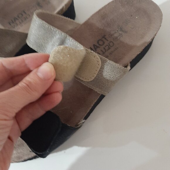 Beautiful Naot leather strap adjustable sandals - Picture 3 of 11